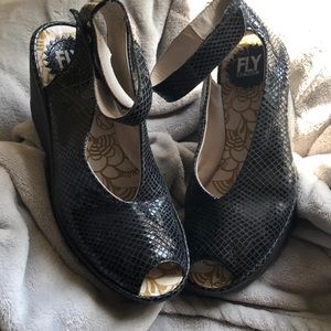 FLY London Black Wedge Pump